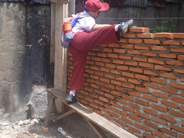 Jalan ditembok bikin sejumlah warga di Padangsidimpuan kesulitan