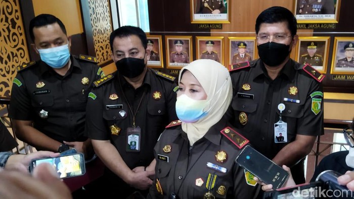 Kajati Jatim Mia Amiati