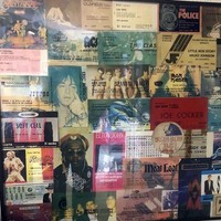 Setiap konser musik selalu dianggap jadi pengalaman berharga oleh pria ini. Dia pun mengoleksi tiket konser yang pernah didatangi dan memajangnya dalam bingkai. Foto: Dok. Reddit