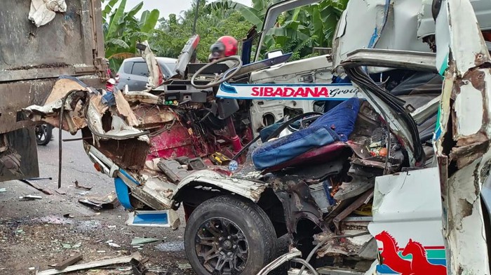 Penampakan mobil L-300 usai terjadi kecelakaan. Dokumen istimewa