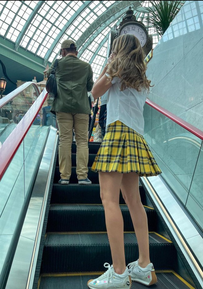 Penampilan Luna Maya memang selalu berhasil mencuri perhatian. Salah satunya penampilannya yang satu ini ketika berada di Korea. Foto: Instagram/@lunamaya