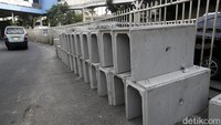 Keberadaan material tersebut tepatnya berada di Jalan Jati Baru Raya, Tanah Abang, Jakarta Pusat.