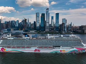 Megahnya Norwegian Joy, Kapal Pesiar Bak Hotel Super Mevvah