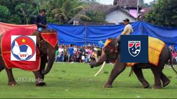 Laga imbang Vietnam-Thailand jadi sorotan. Mereka diduga netizen sengaja main sepakbola gajah mata untuk hasil imbang dan maju ke semifinal. Foto: (Twitter)
