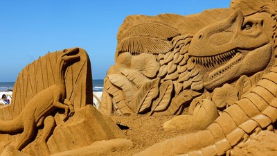 Keren! Mengunjungi Festival Patung Pasir Dinosaurus di Belgia