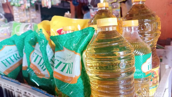 Minyak goreng kemasan di Majalengka.