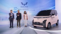 Kalau dibandingkan dengan berbagai model mobil listrik yang telah diluncurkan sebelumnya oleh Tesla, Lexus, Renault, Hyundai, serta MINI, Wuling Air ev tentunya punya harga yang jauh lebih murah. Foto: Dok. Wuling Motors