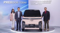 Kini bertepatan dengan ulang tahun ke-5 Wuling Motors Indonesia, Wuling secara resmi memberi nama Air ev untuk produk mobil barunya tersebut. Foto: Dok. Wuling Motors