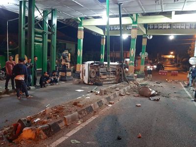 Kerusakan di Tempat Pemungutan Retribusi Parangtritis Usai Ditabrak Mobil
