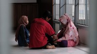 Terhitung mulai 11 Juli 2022, warga binaan permasyarakatan di Rumah Tahanan dan Lembaga Permasyarakatan di wilayah Kalimantan Barat sudah dapat menerima kunjungan tatap muka dari keluarga inti yang telah menjalani vaksinasi booster. Perdana setelah dua tahun sebelumnya kunjungan ditiadakan karena pandemi COVID-19.  