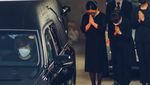 Momen Istri Shinzo Abe Antar Jenazah Sang Suami ke Pusara Terakhir