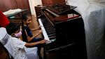 Lihat Lagi Momen Santuy Demonstran di Istana Kepresidenan Sri Lanka