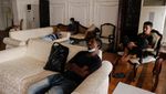 Lihat Lagi Momen Santuy Demonstran di Istana Kepresidenan Sri Lanka