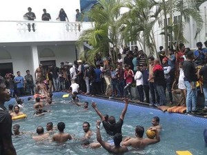 Kelakuan Demonstran Selama Menduduki Istana Presiden Sri Lanka