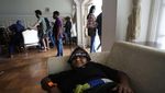 Tengok Lagi Euforia Demonstran Saat Kuasai Rumah Presiden Sri Lanka