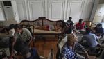 Tengok Lagi Euforia Demonstran Saat Kuasai Rumah Presiden Sri Lanka