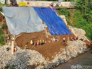 Tembok Antilongsor Cilebut Dibangun Lebih Landai agar Tak Ambrol Lagi