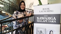 Bahkan saat peluncuran buku Samex: Sawarga Malapetaka, Risa Saraswati menuturkan anak semata wayangnya Anaking Raga Janari atau dipanggil Ari juga pernah diteror dengan disambangi ke kamar tidurnya.  Foto: Rengga Sancaya/ detikcom