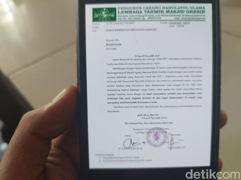 Poster kegiatan Konser Langit dengan penceramah Ustaz Hanan Attaki di Masjid Agung Gresik