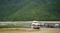 Pemerintah setempat mulai membatasi pasokan air sebagai kombinasi dari kekeringan hebat.