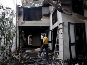 Beginilah Rumah PM Sri Lanka yang Diamuk Massa, Porak-poranda