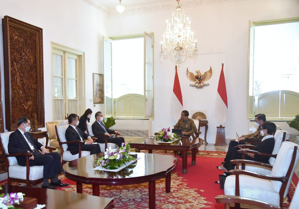 Presiden Jokowi Menerima Menteri Luar Negeri RRT, Istana Merdeka. (Rusman - Biro Pers Sekretariat Presiden)