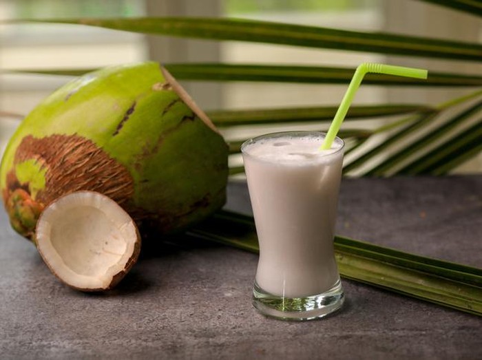 Racikan jus air kelapa muda dan kurma yang menyehatkan menurut dr. Zaidul Akbar