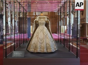 Gaun dan Jubah Penobatan Ratu Elizabeth II Bakal Dipamerkan