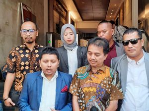 Pengacara: Yang Dipermasalahkan Kritikan Roy Suryo, Bukan Meme Stupa