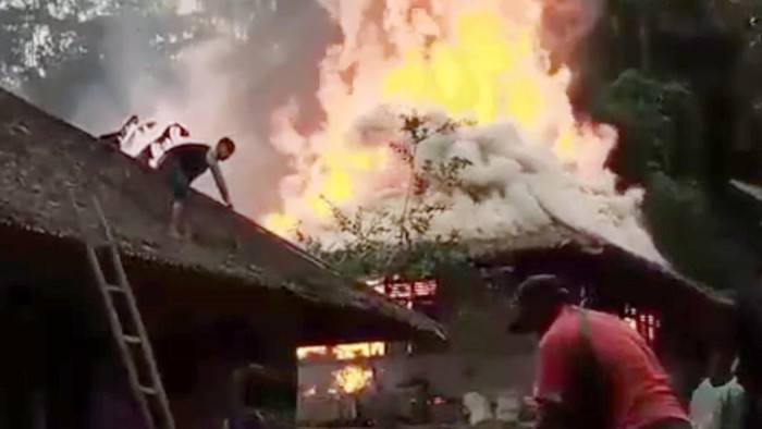 Rumah terbakar di Kampung Kuta Ciamis.
