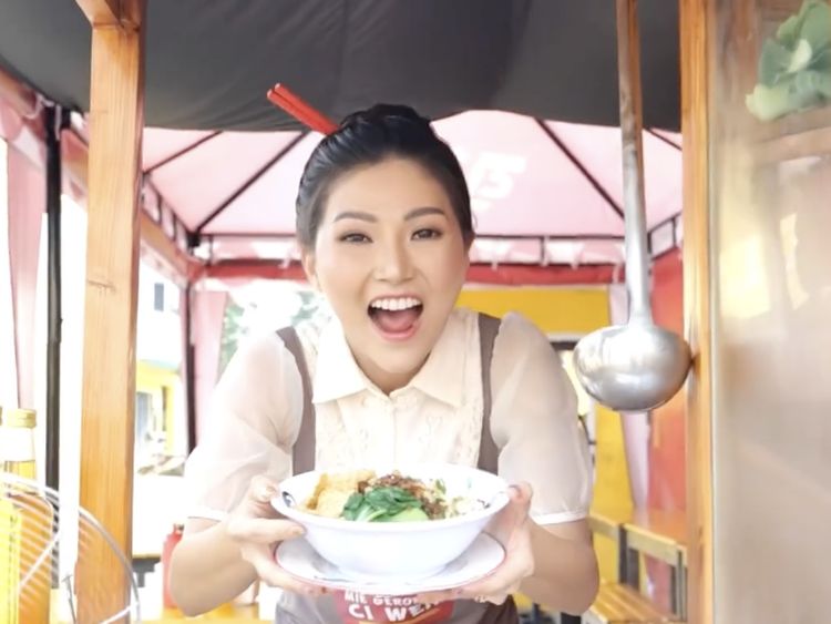 Sarwendah Jualan Mie Gerobak Ci Wen, Harganya Rp 30 Ribuan!