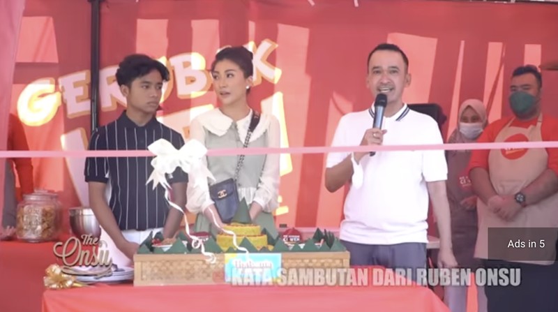 Sarwendah Jualan Mie Ayam Gerobak, Harganya Rp 30 Ribuan!