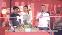 Mie Gerobak Ci Wen diresmikan Sabtu (9/7). Sarwendah bersama sang suami dan anak, Ruben Onsu dan Betrand Peto menghadiri acara peresmian bisnis kuliner di Jl. Karang Tengah Raya Nomor 13 ini. Foto: YouTube The Onsu Family