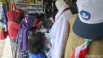 Tahun Ajaran Baru, Orang Tua di Jogja Berburu Seragam Sekolah Anak