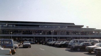 Ini adalah bandara Gimpo yang tentu jauh dari kesan modern bandara Korea saat ini. Gimpo digantikan oleh Bandara Incheon yang kerap menjadi bandara terbaik di dunia. Foto: Vintag.es