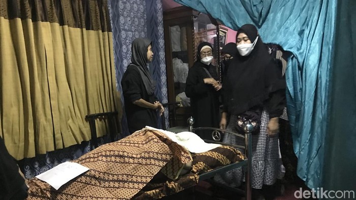 Suasana Rumah Duka Rini S Bon Bon