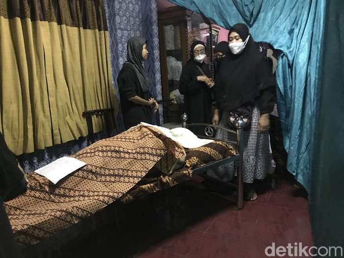 Suasana Rumah Duka Rini S Bon Bon