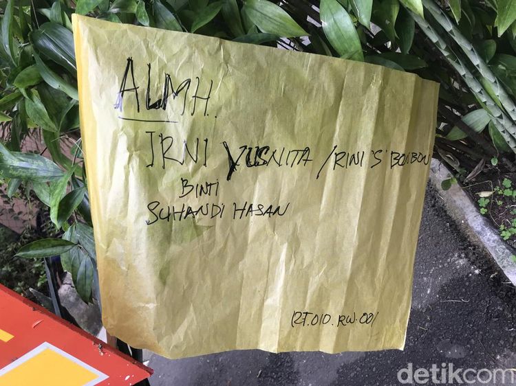 Suasana Rumah Duka Rini S Bon Bon