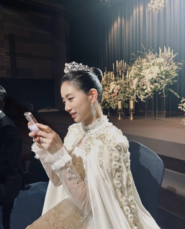 Selama penayangan drama Korea Anna, Suzy kerap membagikan foto-foto candidnya di lokasi syuting. Foto: dok. Instagram @skuukzky