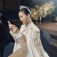 Selama penayangan drama Korea Anna, Suzy kerap membagikan foto-foto candidnya di lokasi syuting. Foto: dok. Instagram @skuukzky