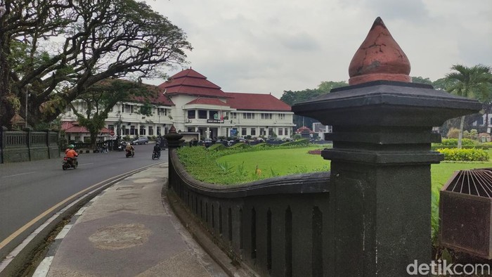 Tembok Bundaran Tugu Malang