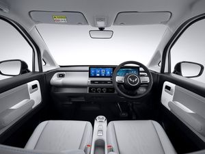 Bedah Interior Mobil Listrik Wuling Air ev: Muat 4 Orang, Banyak Fitur Canggih