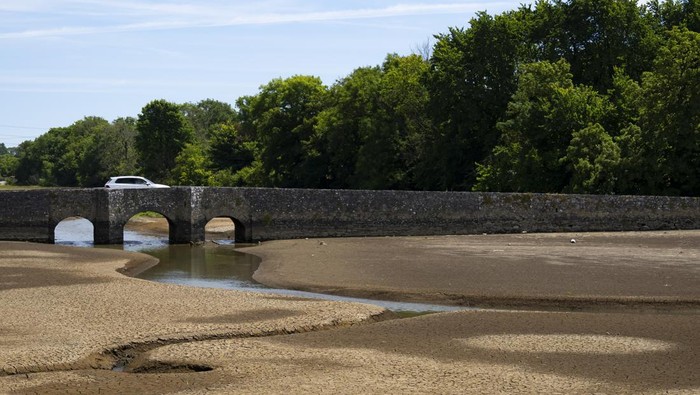 PEMBROKESHIRE, WALES - JULY 12: An aerial view during low tide in the Carew River which runs alongside Carew Castle on July 11, 2022 in Pembrokeshire, Wales. Forecasters are predicting that it could be the hottest day of the year so far with highs of 30°C. The Met Office have issued an amber weather warning for heat on July 17. (Photo by Matthew Horwood/Getty Images)