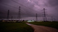 Gelombang panas imbas perubahan iklim yang terjadi di Texas membuat otoritas setempat mendesak warga untuk menghemat daya listrik.