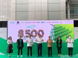 Luhut Minta Kantor Pusat Grab Pindah ke RI: Jangan di Singapura!