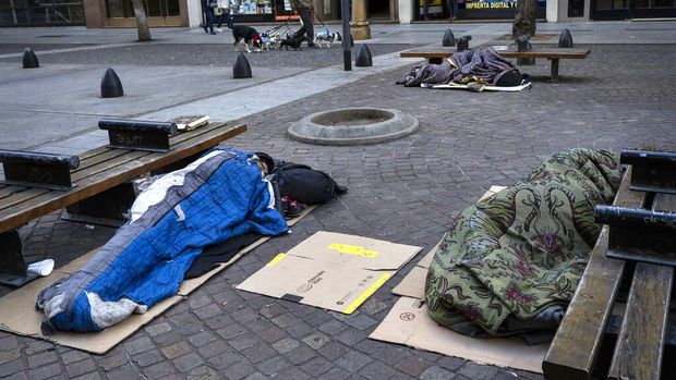 Homeless sleep on a sidewalk in downtown Buenos Aires, Argentina, on a cold, early Friday, July 8, 2022. Four of every 10 Argentines are poor and inflation is more than 60% in the past 12 months. (AP Photo/Rodrigo Abd)