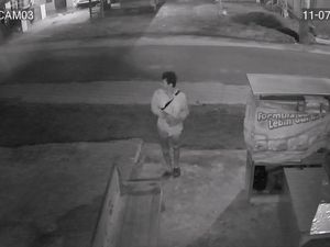 Gerak-gerik Maling Bobol Toko di Kudus Terekam CCTV