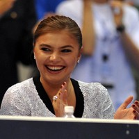 Kariernya sebagai politisi cukup bersinar. Kesuksesan tersebut mengantarkan Alina Kabaeva ke posisi tertinggi di National Media Group. Lembaga ini yang mengepalai hampir semua perusahaan media di Rusia. (Foto: AFP via Getty Images/GIUSEPPE CACACE)