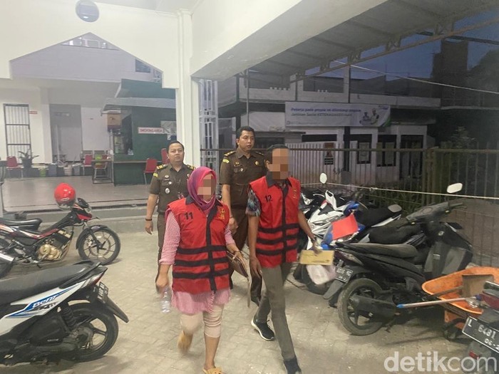 AM (34) SI (40), tersangka korupsi dana PKH senilai Rp 2 M di Bangkalan