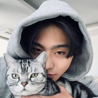 Bintang drama Korea A Business Proposal ini juga seorang cat lover. Ahn Hyo Seop memelihara kucing berjenis american shorthair yang diberi nama BaWool sejak tahun 2017. Nama kucingnya bahkan terinspirasi dari English name-nya, Paul. Foto: Instagram